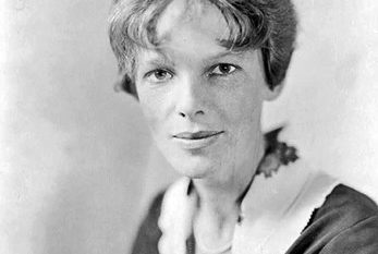 Retrato del pionero de la aviación estadounidense Amelia Earhart.