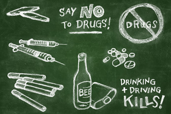 Tiza dibujos que apelan contra el uso de drogas.
