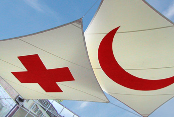 La Cruz Roja y la Media Luna Roja son emblemas del Movimiento Internacional de la Cruz Roja y de la Media Luna Roja.