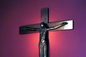 Para la Exaltación de la Santa Cruz, la Cruz de Jesús es adorado.