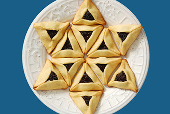 Con ciruelo lleno Hamantaschen como una fiesta durante el festival de Purim.