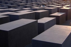 Día Internacional de Conmemoración en Memoria de las Víctimas del Holocausto 2027